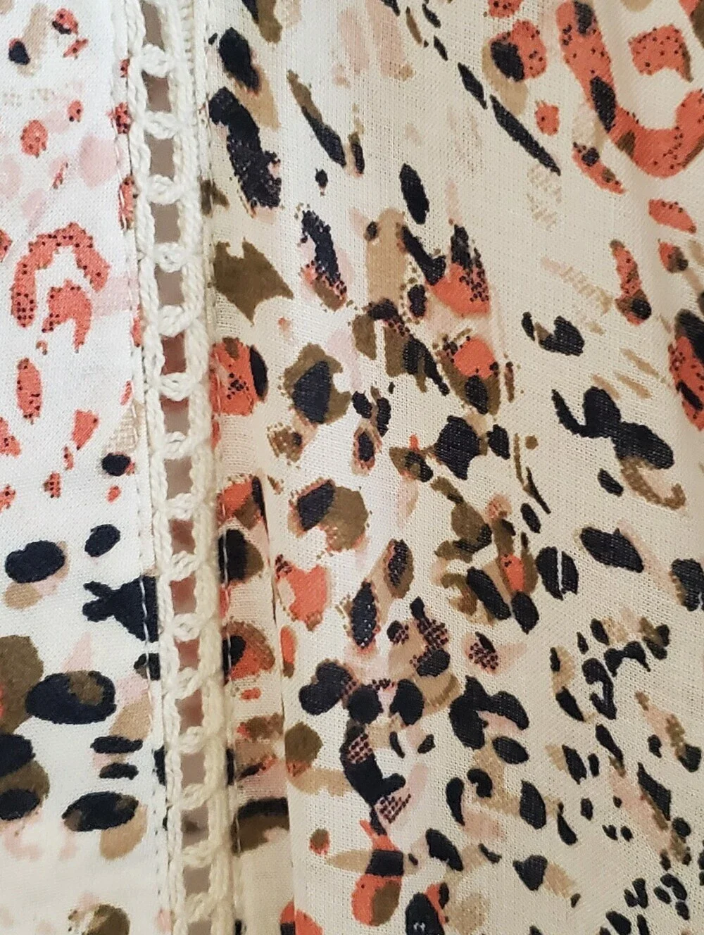 ARIAT SWEET SPRING KIMONO WRAP. MED/LARGE. ANIMAL PRINT